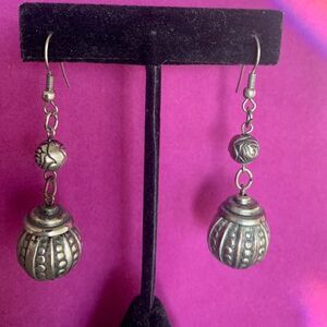 American West-style Rose pattern Dangle Earrings, Unmarked, Vintage